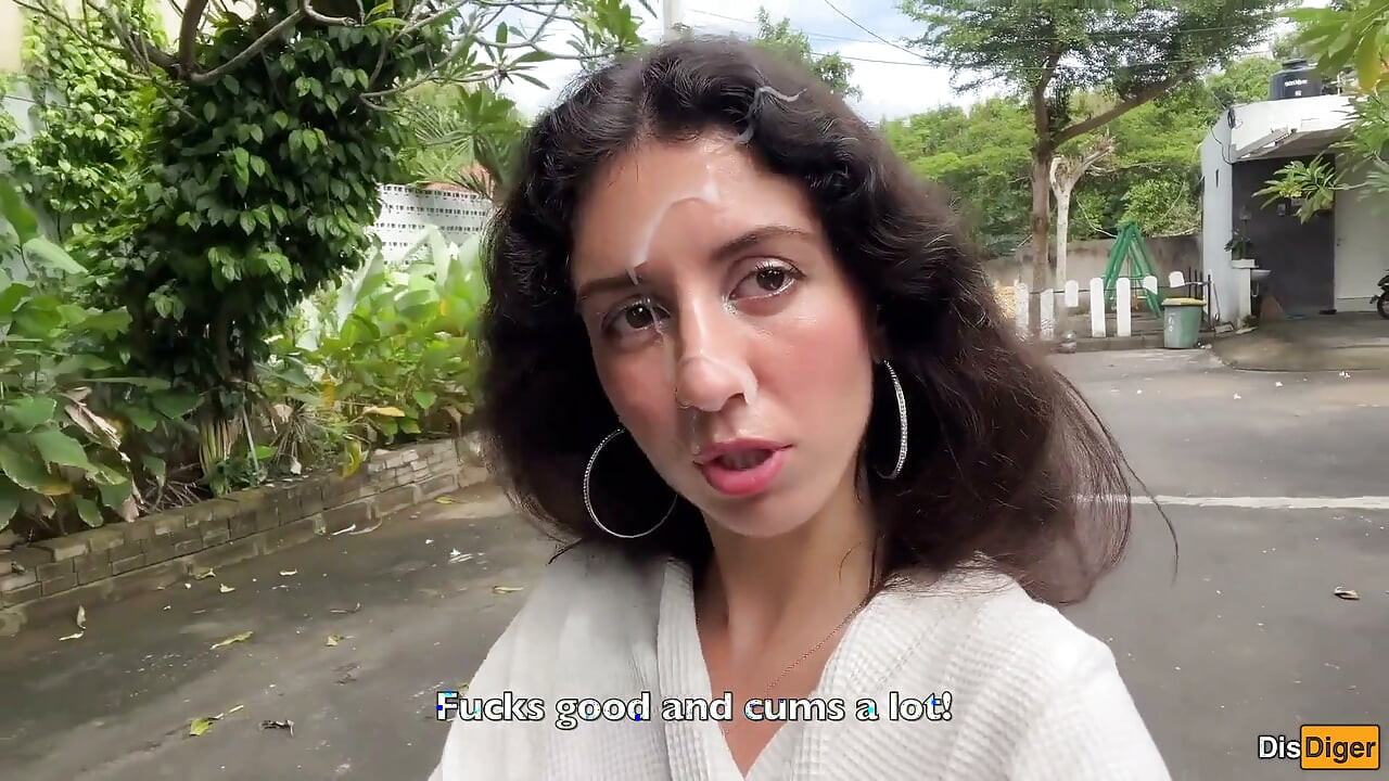 Housewife Repairman with Her Pussy and Went for a Walk with His Cum on Her Face in the Streets