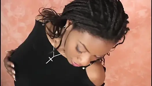 Черную киску отдолбил черный ебарь с большой елдой