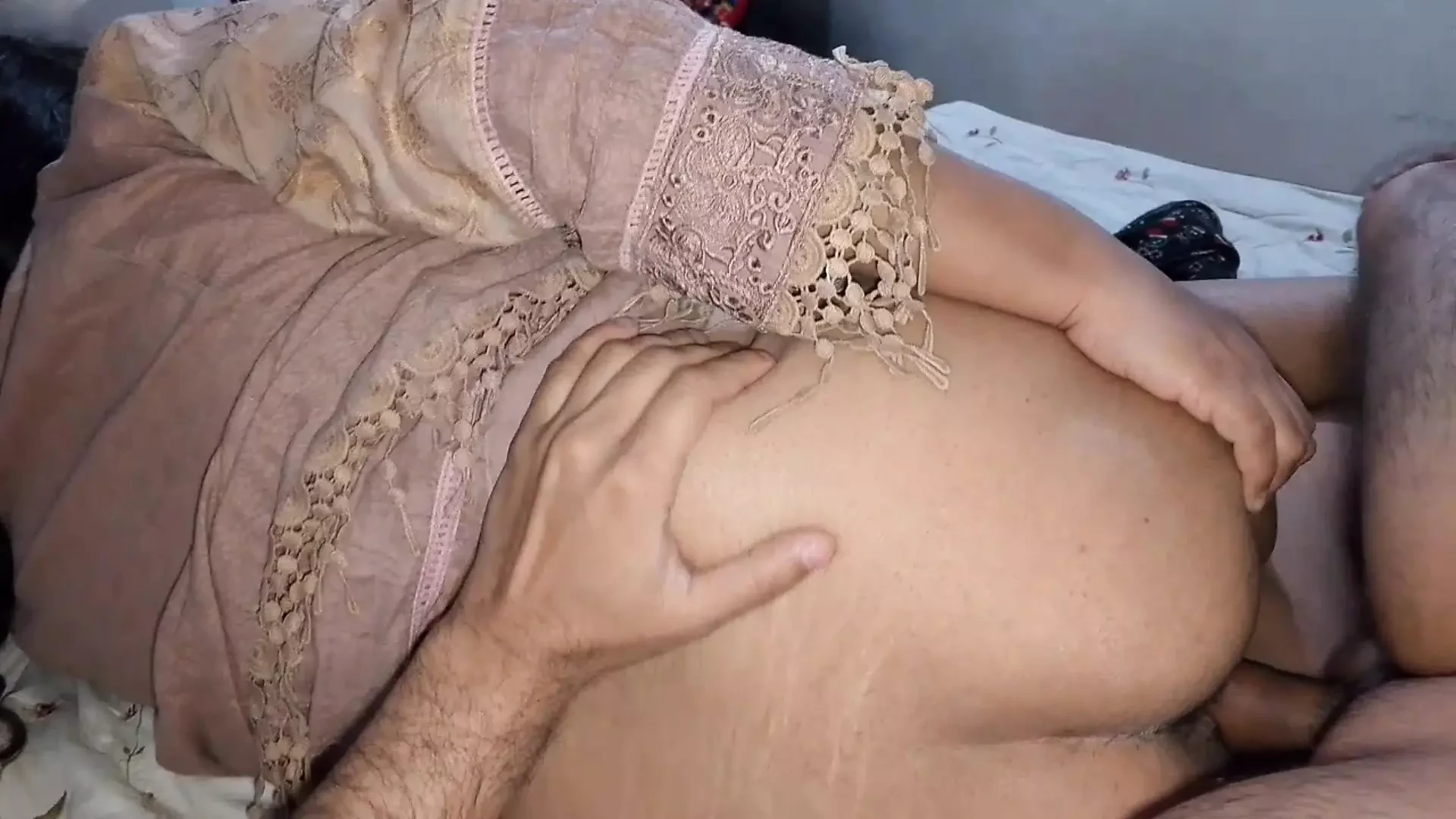 印度继兄弟和他的继妹相处了一段时间