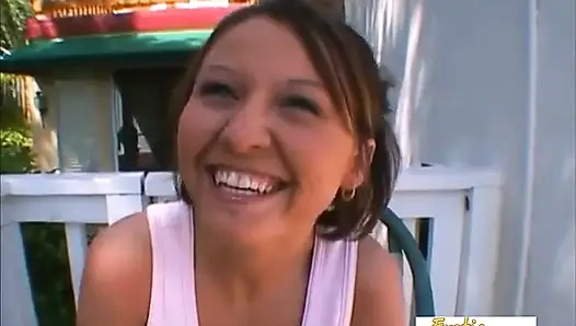 Cewek nakal ini ngentot kontol sampai dicrot di muka