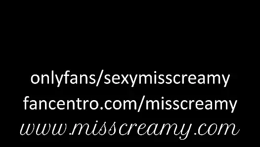 Свечу моей киской перед людьми на публичном вокзале, и я мастурбирует меня очень рискованно