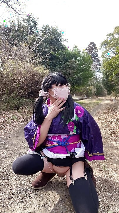 No112 A phantom kimono beauty who appeared in the winter countryside A crossdresser walks in the sun pool Part 2