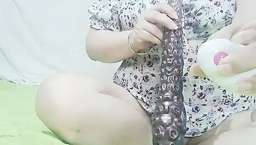 Mature MILF stepmom looks for someone to put a huge cock in her 1