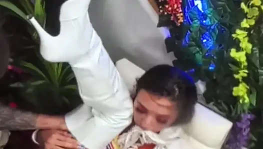 Sasha lagi asik nyepong sampai dicrot di dalam!