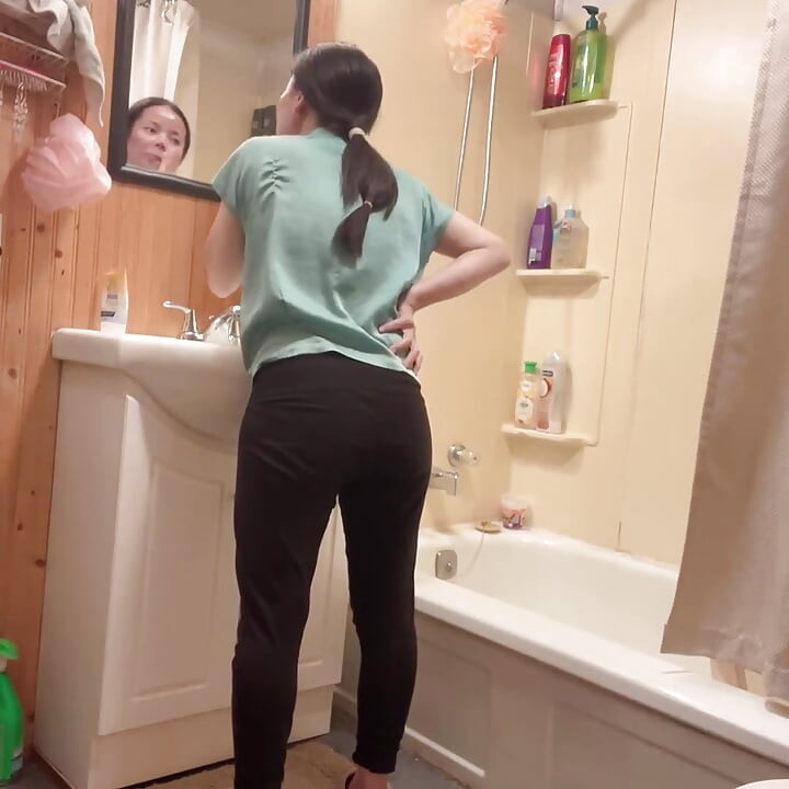 Hana Clean Her Face Then Nake in the End
