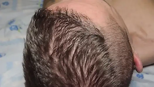 Istri bertukar pasangan amatir bertopeng nyepong kontol besar dengan penuh semangat