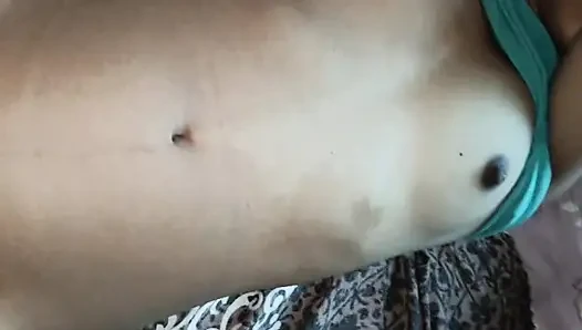 Aku meremas toket besar ibu tiriku