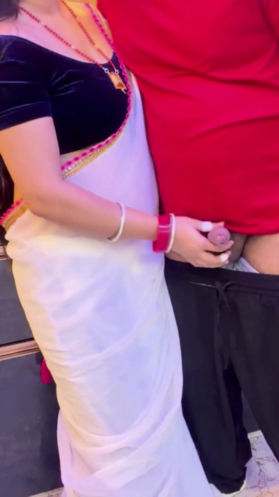 Bhabhi Ne Bulaya Sabzi Waale Ko Gharpe aur phir Ghapa-gap-ghapa-gap... | Clip 1