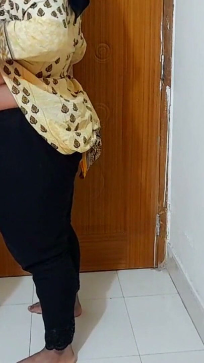 Egyptian sexy big tits & big ass office worker gets fucked by boss while cleaning office & gets promotion | Clip 1