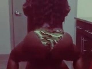 Sexy MowettRyda shakes dat ass in slow motion