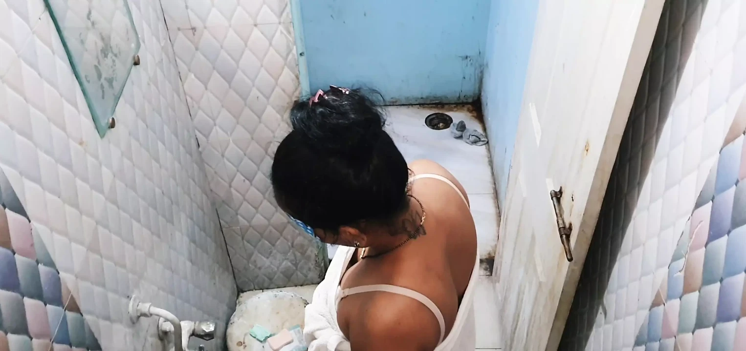 Brother-in-law Fucked Sister-in-law While She Was Taking Bath
