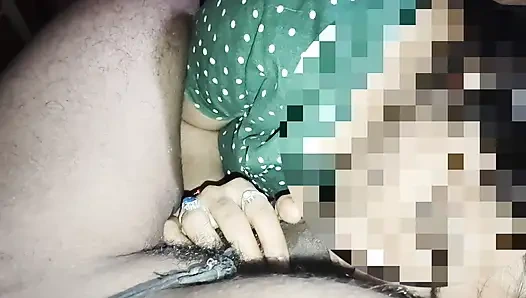 Hintli evli kadın ağzında sert dölle sikişiyor