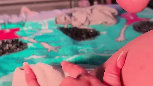 Üniversiteden eve geldiğimde ve mastürbasyon yapmaya başladığımda vajinam gerçekten ıslanıyor.