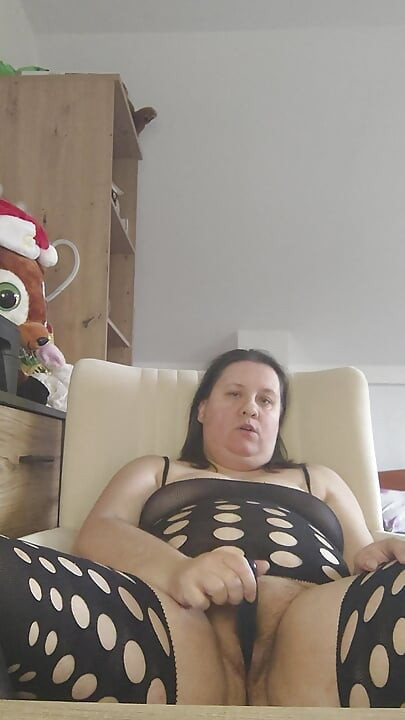 عرض شخصية لطيفة بزي مثير