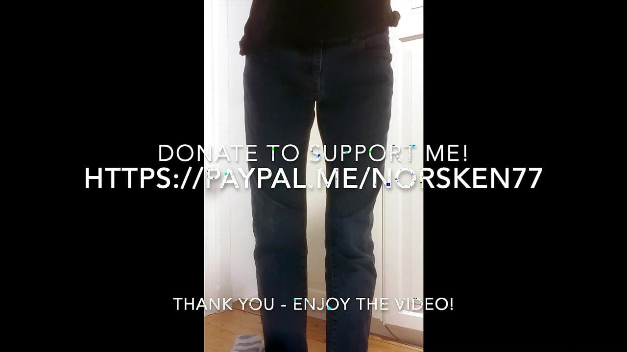 Aku lagi-lagi kencing di balik celana jinsku