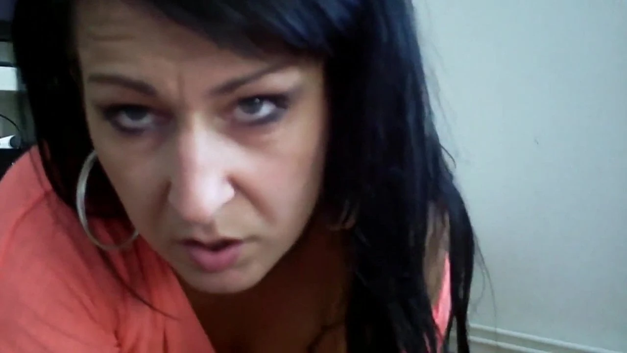 Rattige.. MILF wichst sich die Pussy!