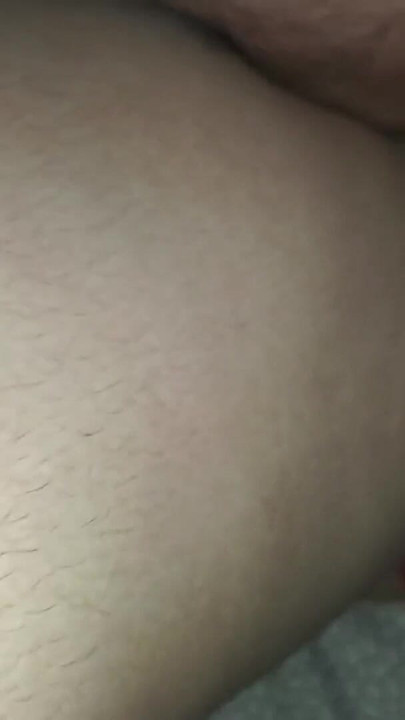 Jeg gled min svigerinnes truse og strømpebukser og gned fitta og rumpa hennes, våt fitte ble | Klipp 1