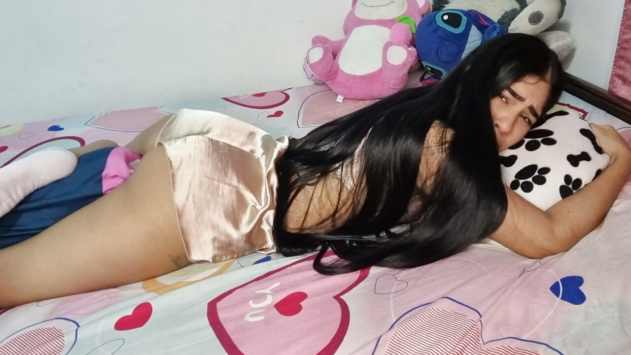 Vise umede mă fac să mă masturbez singură în camera mea, squirt sexy