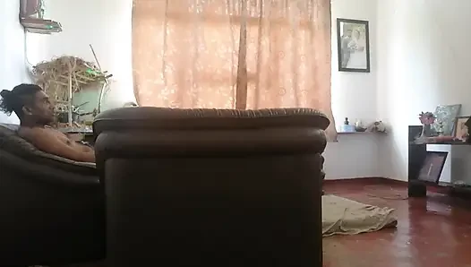 Üvey kız üvey babasının sütü için yalvarıyor