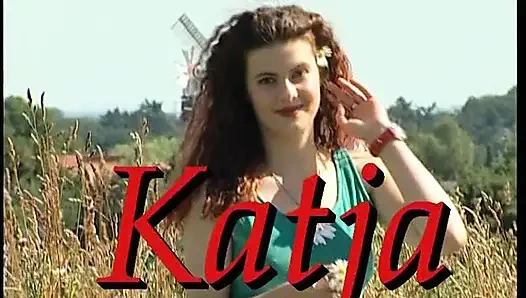 Brunette bitch masturbating before giving a blowjob