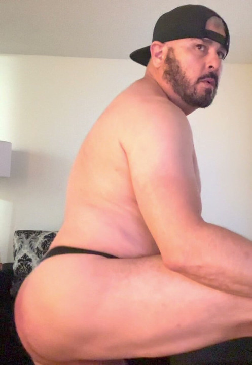 المؤخرة التي تجعل الـ Bottoms يرغبون في أن يكونوا Tops (لا تفهمني خطأ فقد رأيت مؤخرات لحمية كبيرة جميلة جداً)