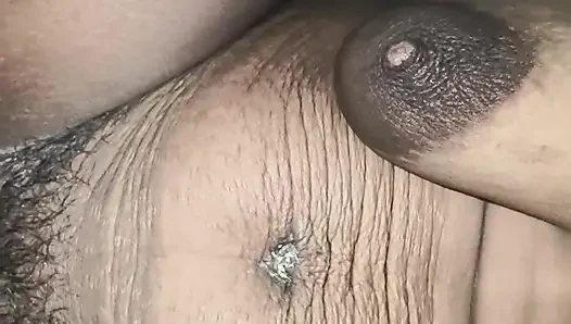 Istri menikmati dengan teman