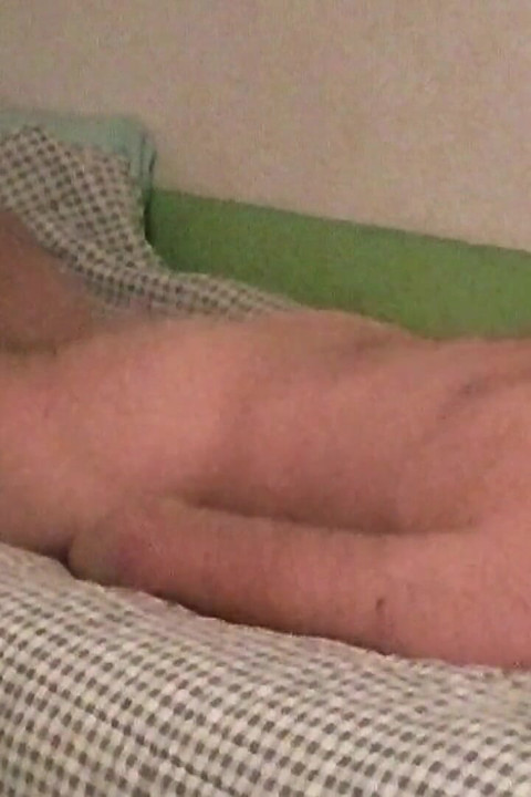Γυμνό κρεβάτι Hump Αυνανισμός με Hand Wank Cum