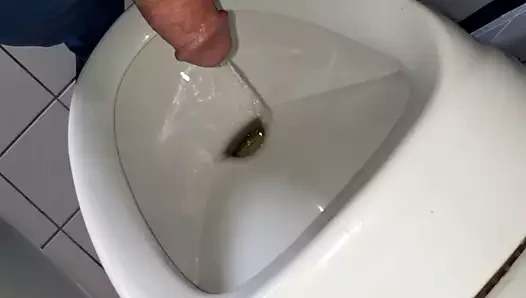 iş yerinde pissing