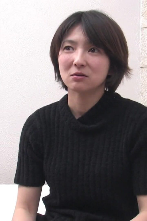 Slatka japanska MILF uzima dva tvrda kurca