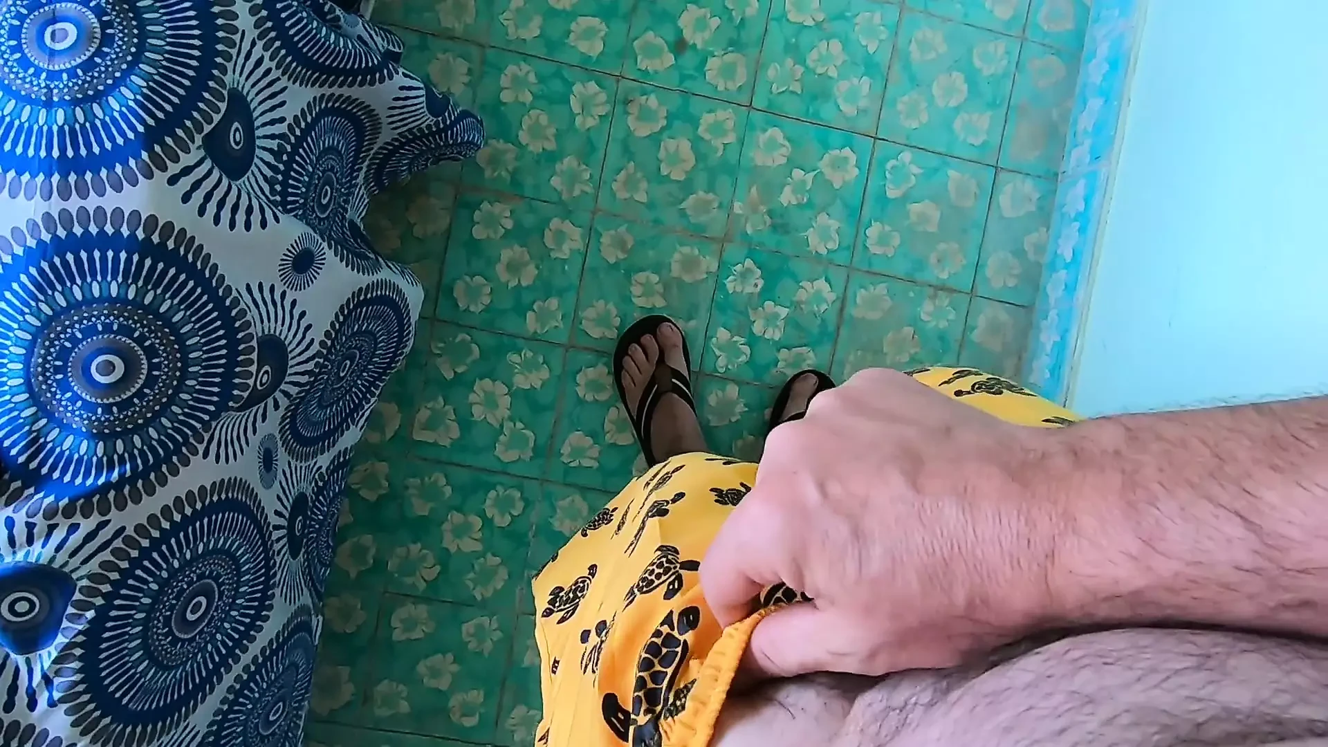 Nyepong kontolku habis-habisan, sayang, dan biarin aku crot di mulutmu