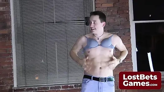 Komşunuzun karşılaştığı filtresiz striptizli bir vida sınırları zorluyor