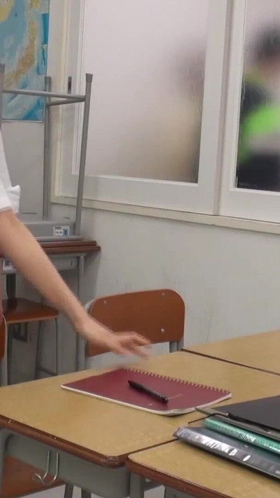 เงียบหรือมีคนในห้องโถงจะรู้! - Lewd Intercourse กับนักเรียนสาว | คลิป 1