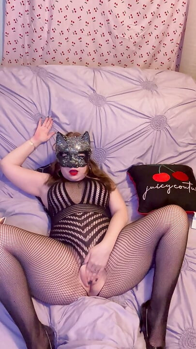 Sinderella84  presents October solo play