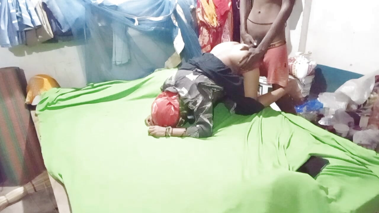 Hot desi Chut ki chudai with romantic padosi bhabhi
