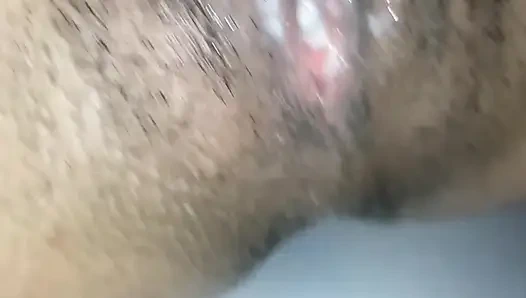 Larissatop yarak almaya başladığında amcığı psu'da ateşli bir şekilde eğleniyor