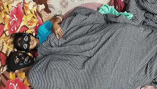 Genç üvey kız kardeş erkek kardeşine götünü siktiriyor, ilk kez ağrılı anal seks