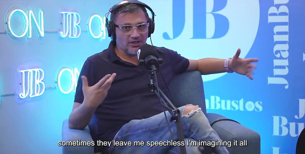 Güzel memeli yağlanmış latin kataleya ross boşalana kadar vibratör makinesine zıplıyor! Juan Bustos Podcast
