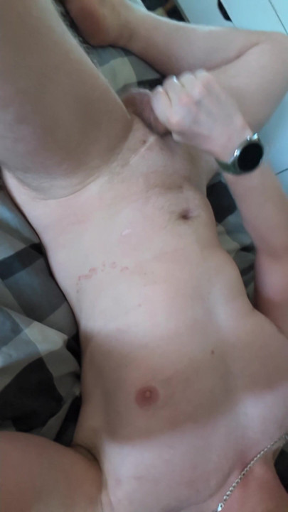 Who wants my tight boy hole ?