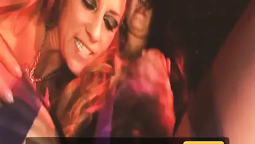 Amcık festivali sahnesi 2 döl paylaşmaya hevesli üç azgın arkadaş arasında grup seks