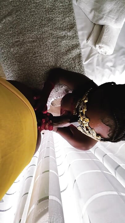 嬌小女孩給出邋遢口交