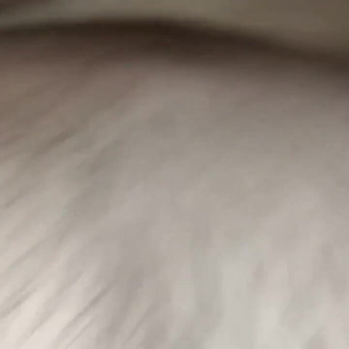 Ibu tiri dengan tetek besar semula jadi dikongkek lengan zakar besar