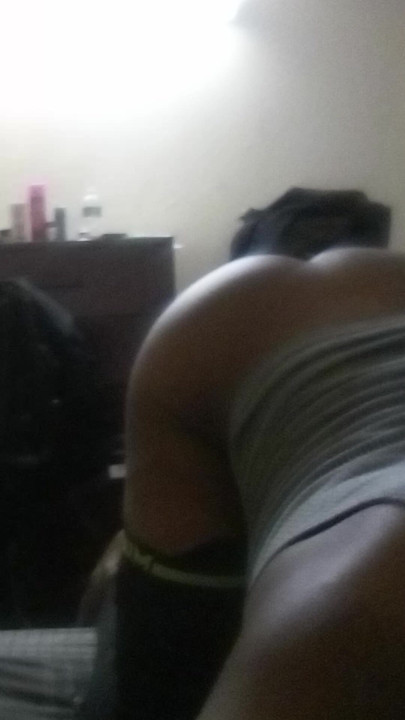 Dar tombul sulu deliği ile travesti kadın kılıklı kız kardeş anal