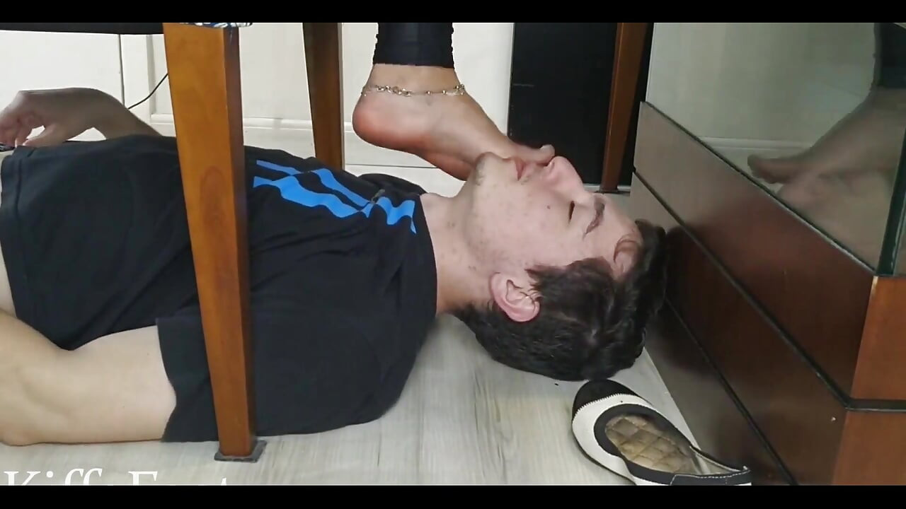 Lábszerető rabszolga