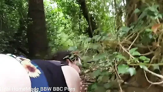 Cewek semok inggris dientot gaya doggy sampai muncrat di luar ruangan