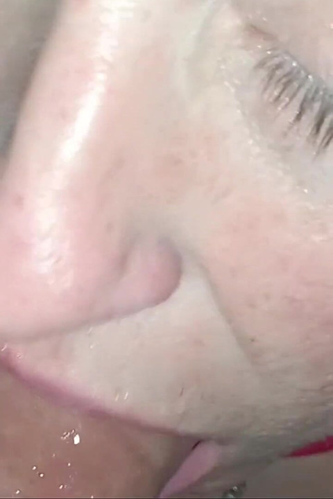 Laisse tes cheveux tomber la pute