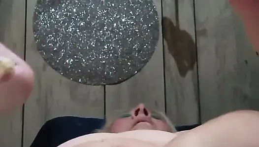 Bu azgın serseriye döl yağıyor