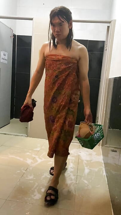 Behind the scenes of the shower clip
