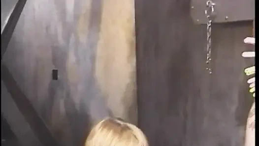 Cewek dominatriks hot dengan kostum bdsm dientot habis-habisan sama cowok dominan