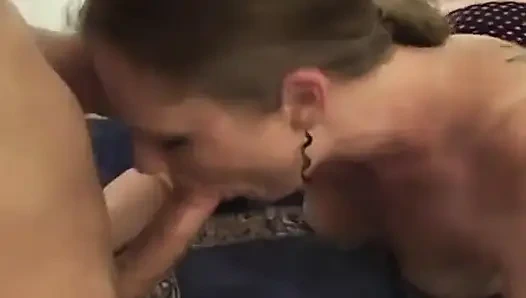 Schmutzige blonde erotik kriegt steven london tief in den hals