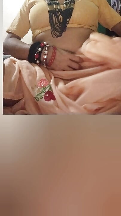 Deshi Bhabhi Nikmati dengan Didlo Dia Push up Hot Hairy Matang Pussy